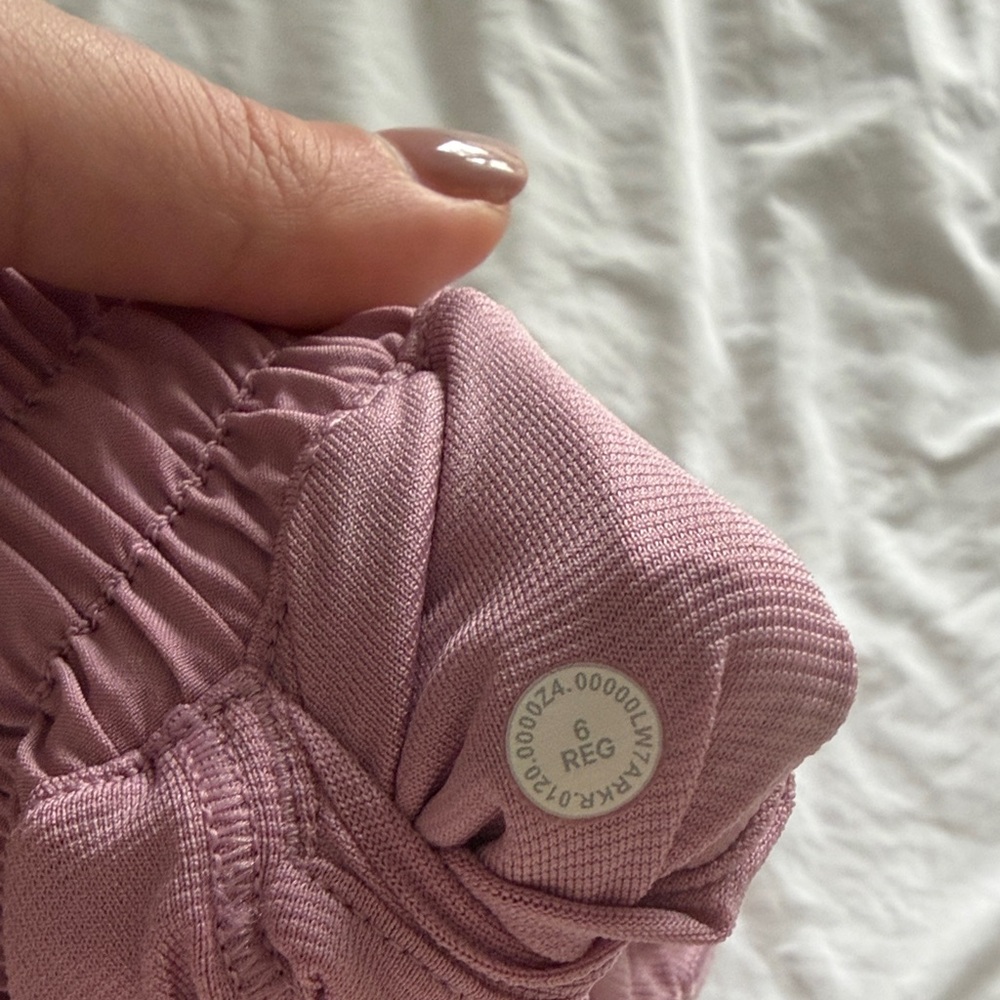 Lululemon Mauve Hottie Hot 2.5” Shorts - Picture 3 of 3